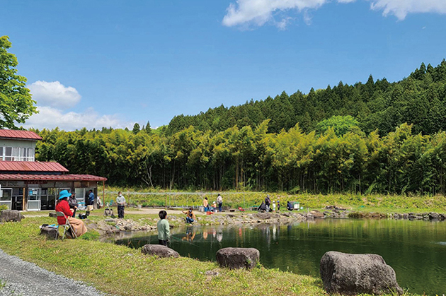 2021/05/03日のルアーフライ専用池-ルアーフライの釣り風景です。